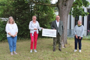 Grund-Invest unterstützt Diakonie-Schulmaterialienkammer mit 3.000 Euro