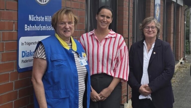 Norika Creuzmann zu Besuch in der Bahnhofmission